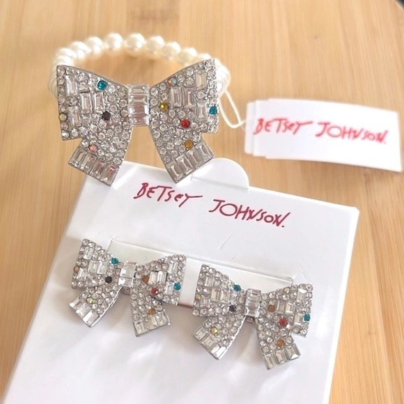 Brand New Betsey Johnson Earrings & Bracelet Set Sparkly Bows Faux Pearl - Picture 1 of 14